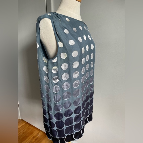 Max Studio Silk Sleeveless Top In Shades Of Blue, Grey, Silver, Size L - Picture 4 of 12